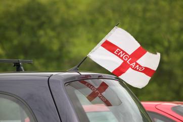 flaga Anglii na samochodzie